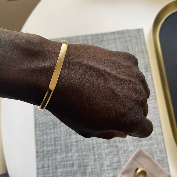 STREMLINE CUFF BRACELET IN 18K YELLOW GOLD - Picture 4 of 4